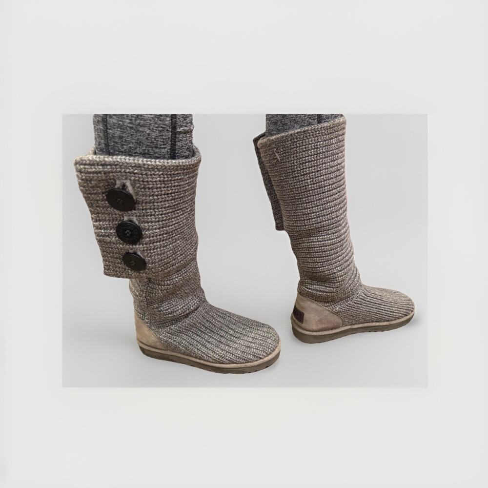 UGG Women’s Classic Cardy Boots Size 8 Gray 5819 Sweater Boot Good Condition!